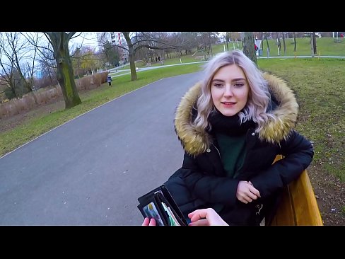 ❤️ Ezezagun baten esperma beroa irensten du diruaren truke - Eva Elfie-k parkean putz egin du ❤ Izorratu bideoa gugan ❌️